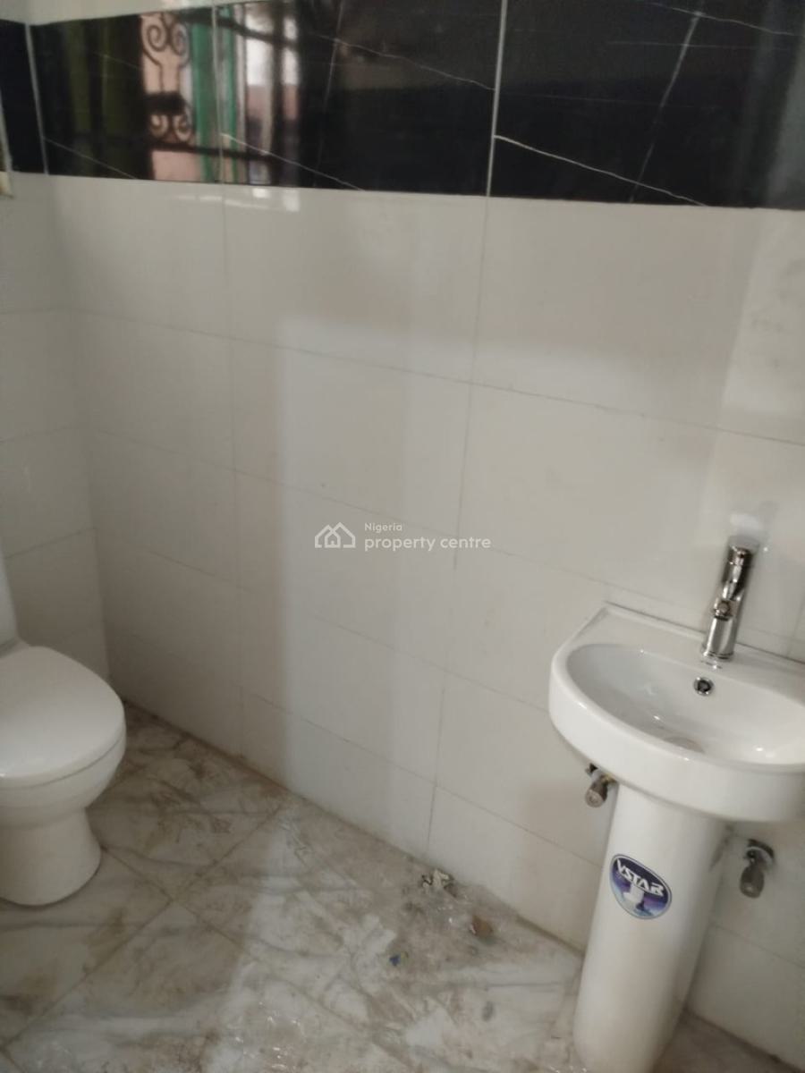 Luxury 3 Bedroom Spacious Apartment,self Con Bq, on 1st & Ground Floor, Utako, Abuja, Flat / Apartment for Rent