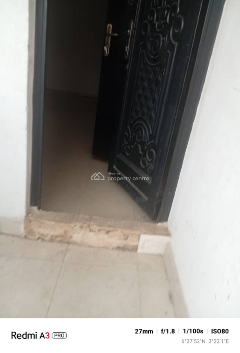 2 Bedroom Apartment:, Omole Phase 2, Ikeja, Lagos, Flat / Apartment for Rent