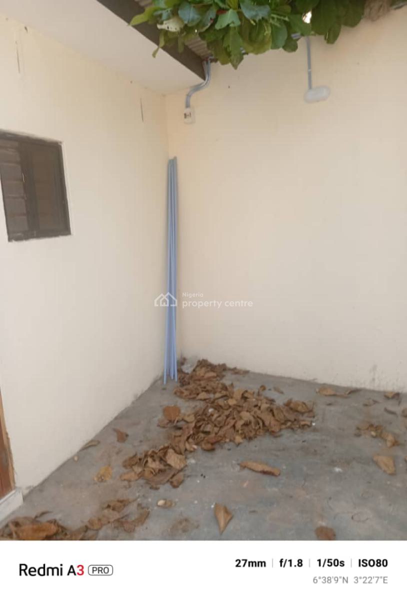 2 Bedroom Apartment:, Omole Phase 2, Ikeja, Lagos, Flat / Apartment for Rent