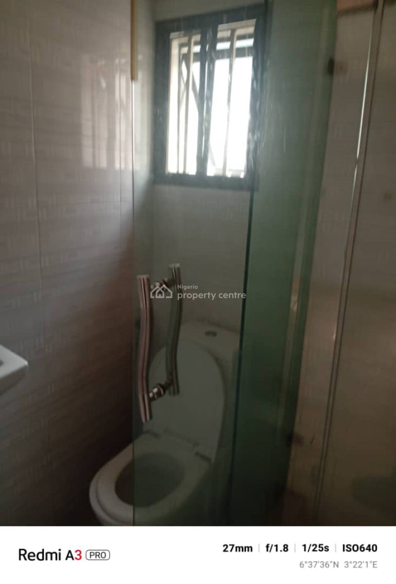 Lovely 3 Bedroom Flat, Omole Phase 2, Ikeja, Lagos, Flat / Apartment for Rent