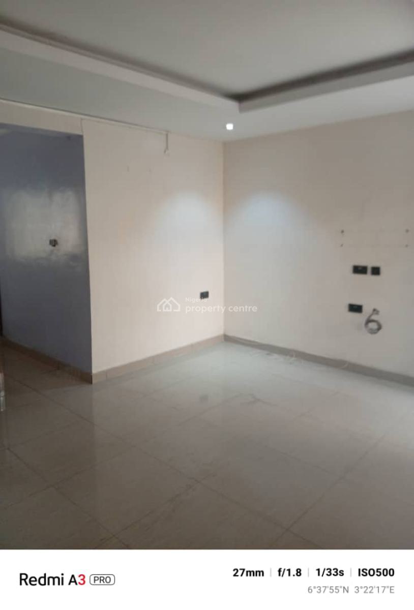 Lovely 3 Bedroom Flat, Omole Phase 2, Ikeja, Lagos, Flat / Apartment for Rent