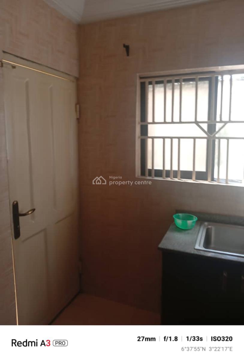 Lovely 3 Bedroom Flat, Omole Phase 2, Ikeja, Lagos, Flat / Apartment for Rent