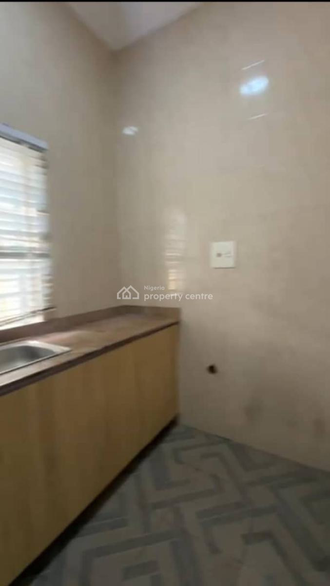 Lovely 2 Bedroom Flat, Off Bode Thomas, Surulere, Lagos, Flat / Apartment for Rent