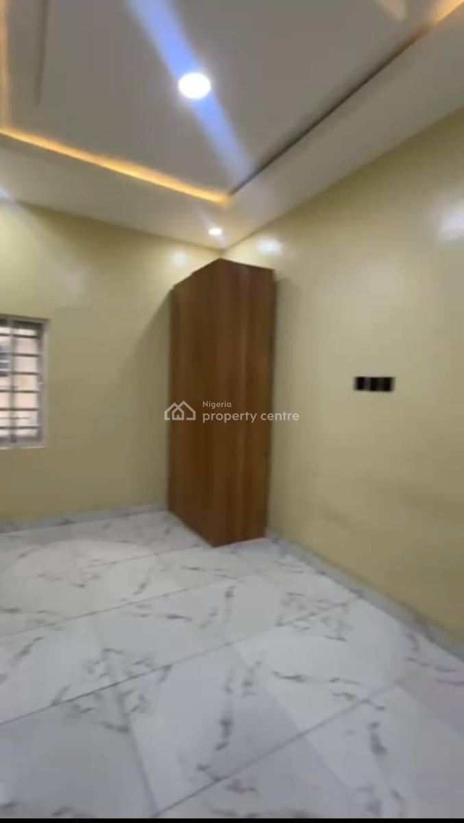 Lovely 2 Bedroom Flat, Off Bode Thomas, Surulere, Lagos, Flat / Apartment for Rent