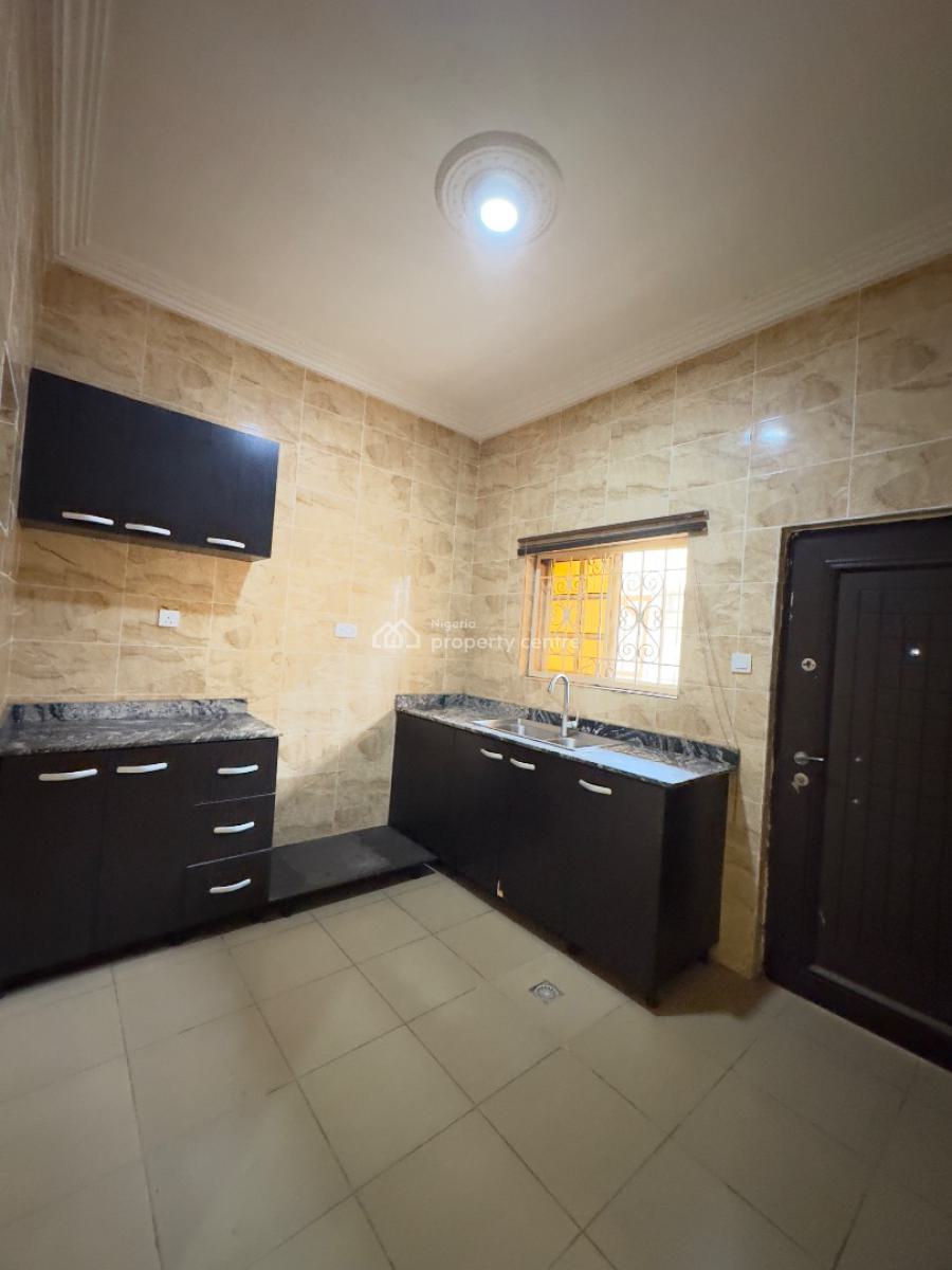 Newly Vacated 2 Bedroom Flat, Gaduwa, Gaduwa, Abuja, Flat / Apartment for Rent