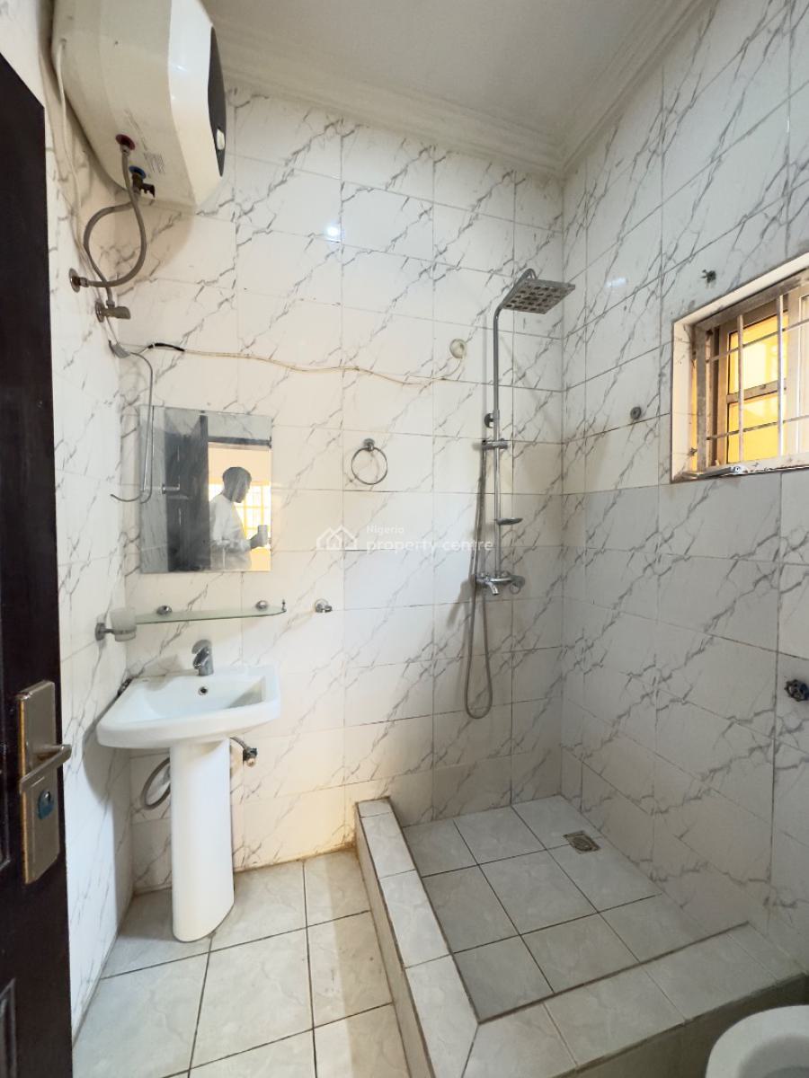 Newly Vacated 2 Bedroom Flat, Gaduwa, Gaduwa, Abuja, Flat / Apartment for Rent