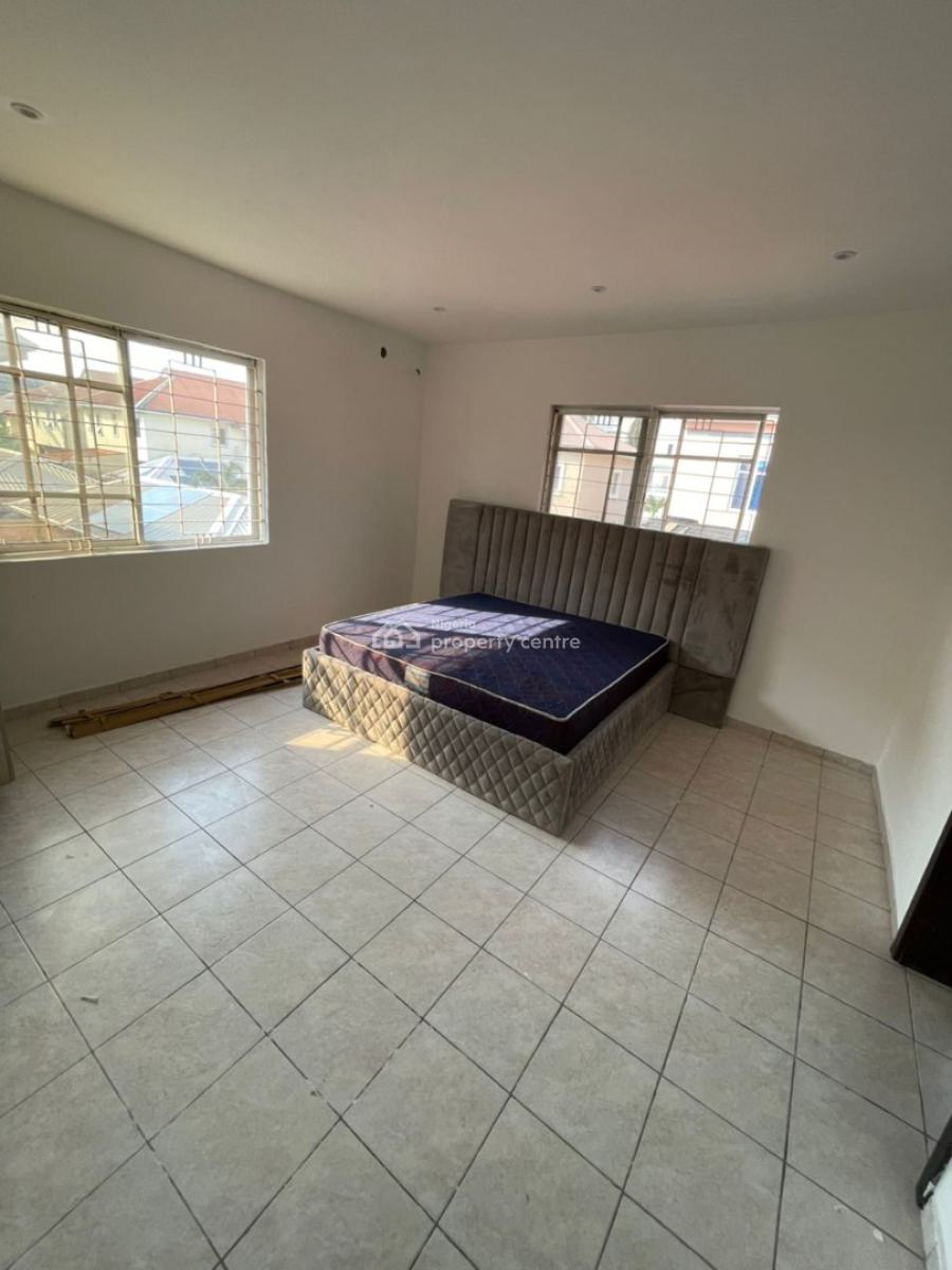 Specious Unfurnished Mini Flat, Off Admiralty Road, Lekki Phase 1, Lekki, Lagos, Flat / Apartment for Rent