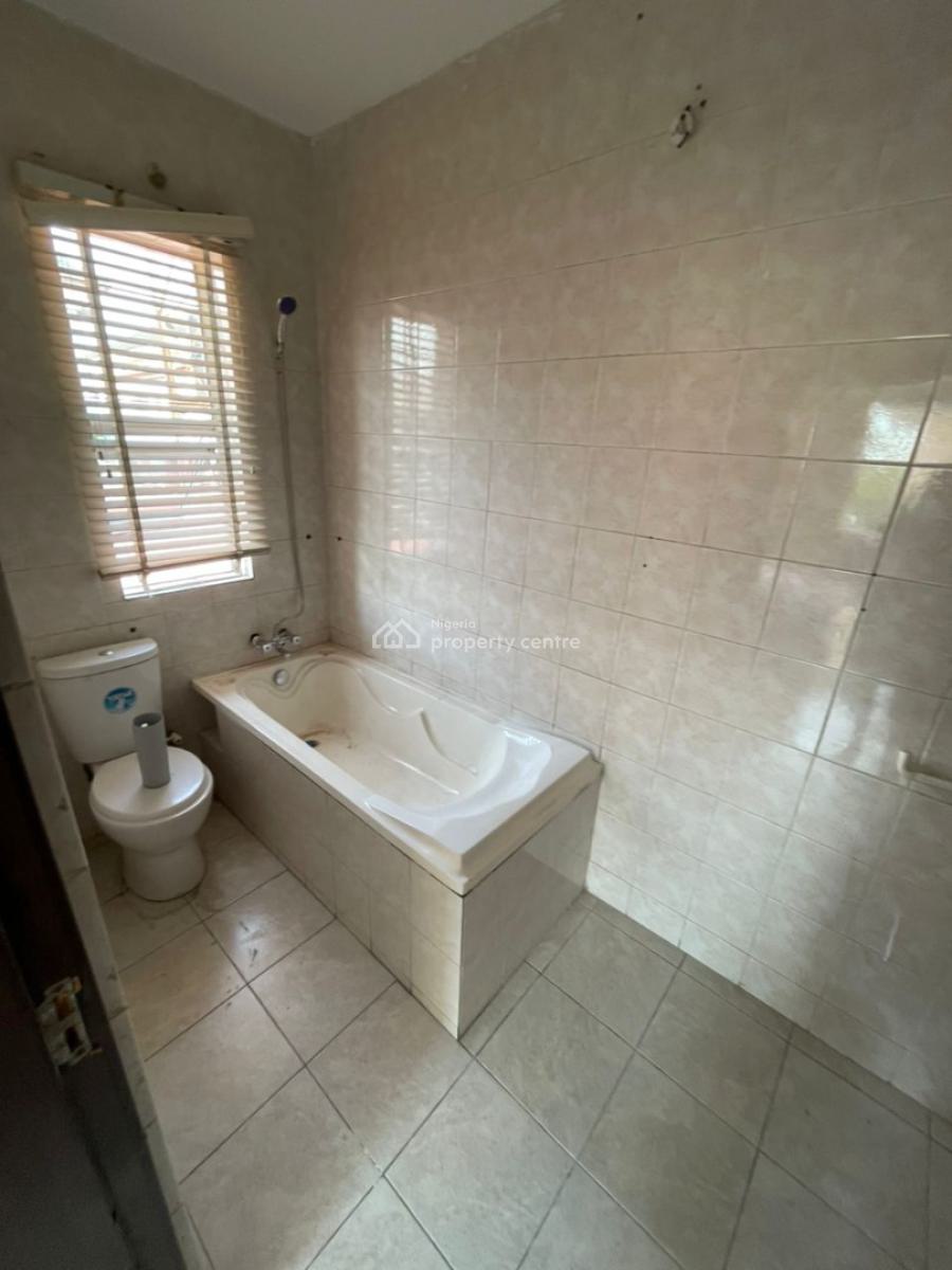 Specious Unfurnished Mini Flat, Off Admiralty Road, Lekki Phase 1, Lekki, Lagos, Flat / Apartment for Rent