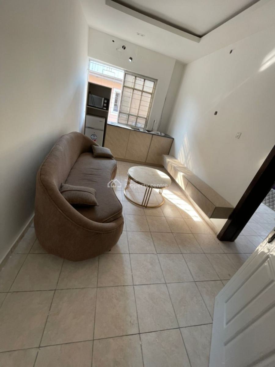 Specious Unfurnished Mini Flat, Off Admiralty Road, Lekki Phase 1, Lekki, Lagos, Flat / Apartment for Rent