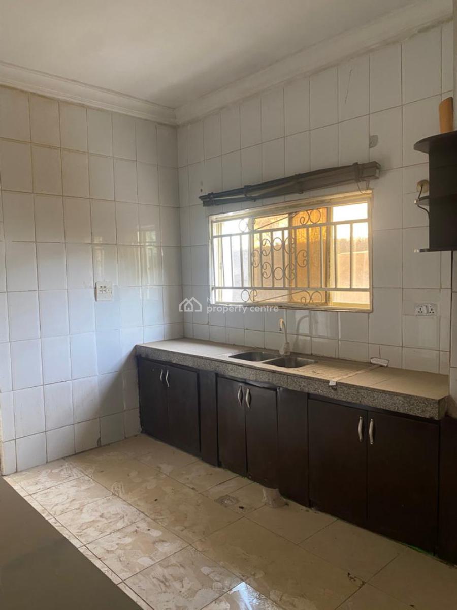Massive 3 Bedroom Apartment with Store Room on a Tarred Road, Jabi, Abuja, Flat / Apartment for Rent