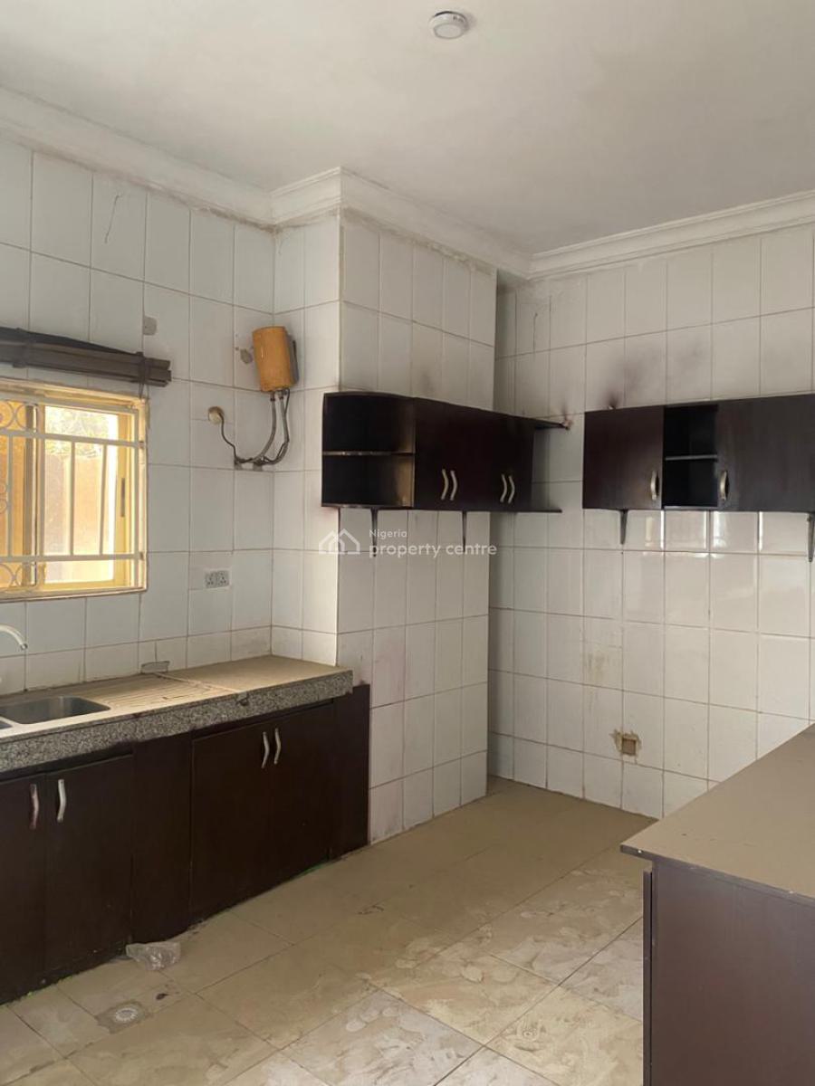 Massive 3 Bedroom Apartment with Store Room on a Tarred Road, Jabi, Abuja, Flat / Apartment for Rent