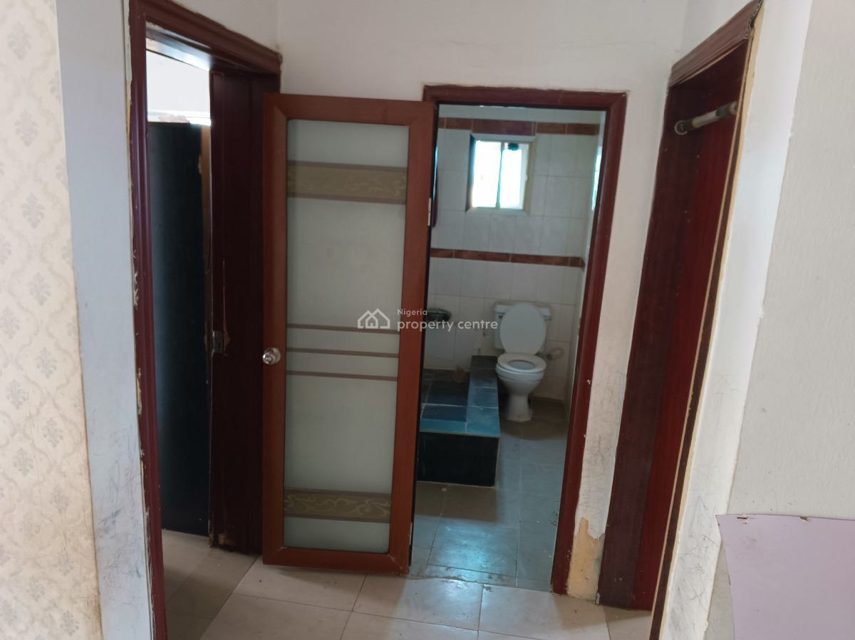 Fantastic 2 Bedrooms + Tiny Bq Flat , on Top 1st Floor, Tenanted, Admiralty Homes Estate, Alpha Beach Road, New-road Bustop, Igbo Efon, Lekki, Lagos, Flat / Apartment for Sale