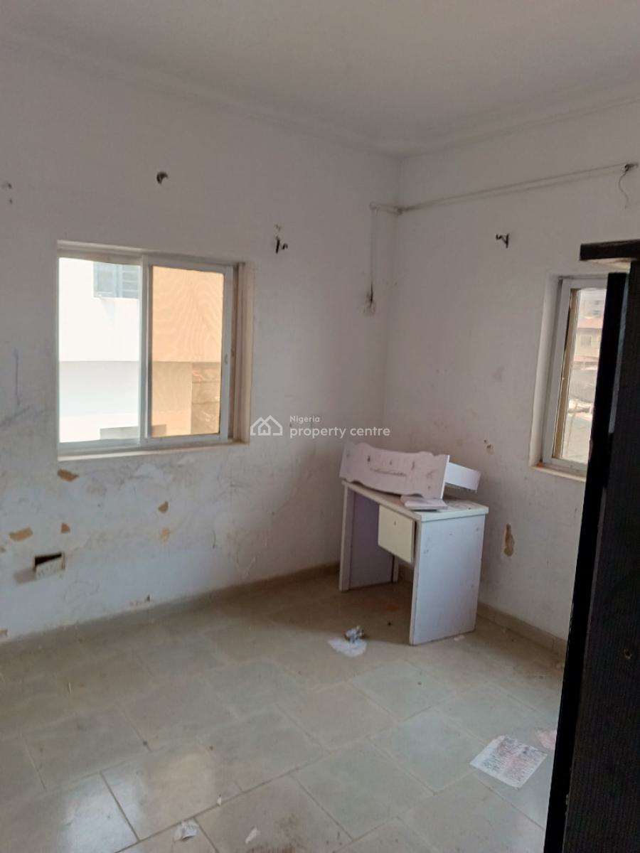 Fantastic 2 Bedrooms + Tiny Bq Flat , on Top 1st Floor, Tenanted, Admiralty Homes Estate, Alpha Beach Road, New-road Bustop, Igbo Efon, Lekki, Lagos, Flat / Apartment for Sale