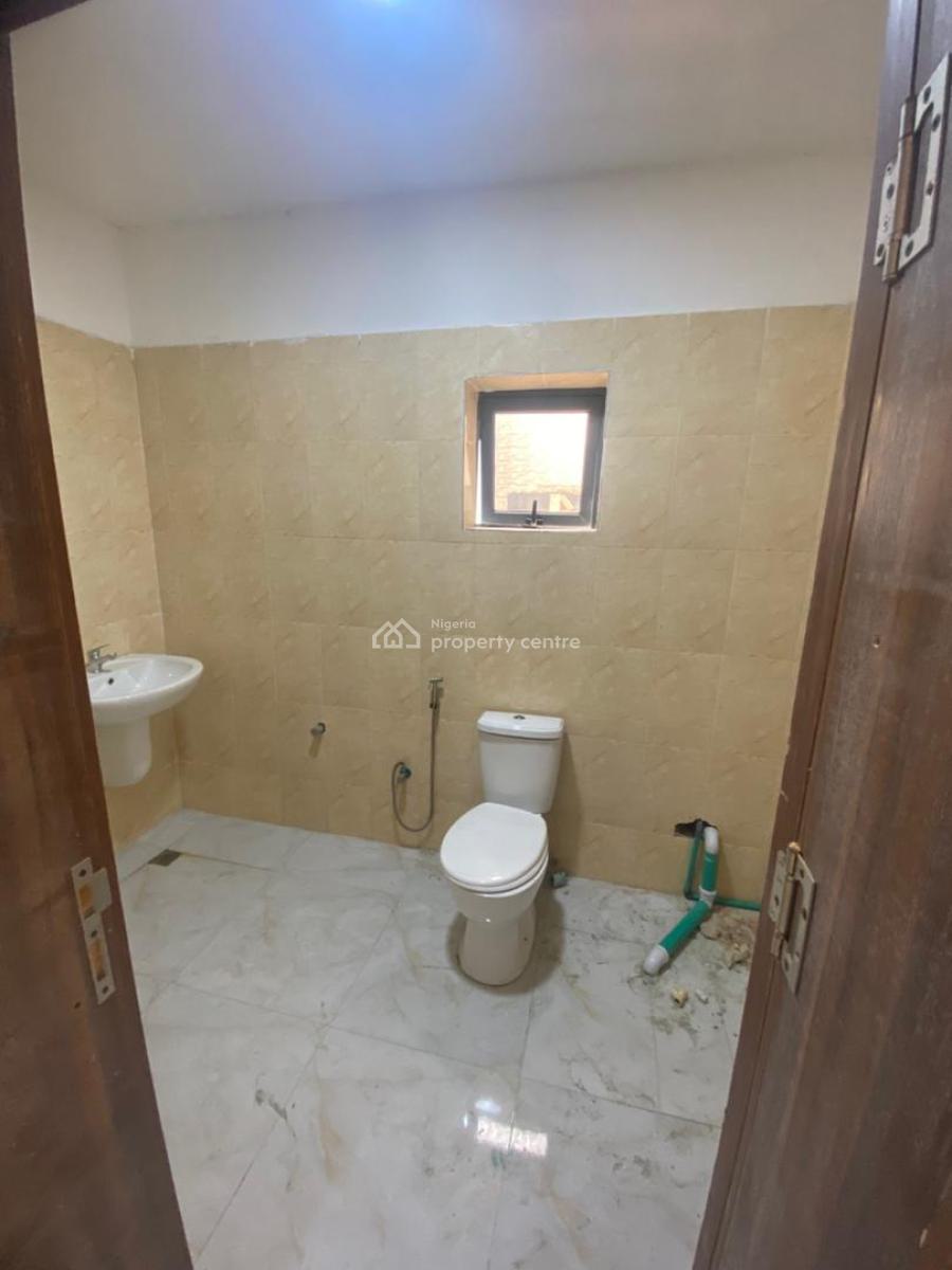 Exquisite Spacious Master Bedroom, Oral Estate, Lekki Phase 2, Lekki, Lagos, Flat / Apartment for Rent