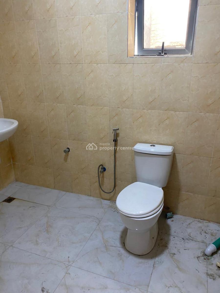 Exquisite Spacious Master Bedroom, Oral Estate, Lekki Phase 2, Lekki, Lagos, Flat / Apartment for Rent