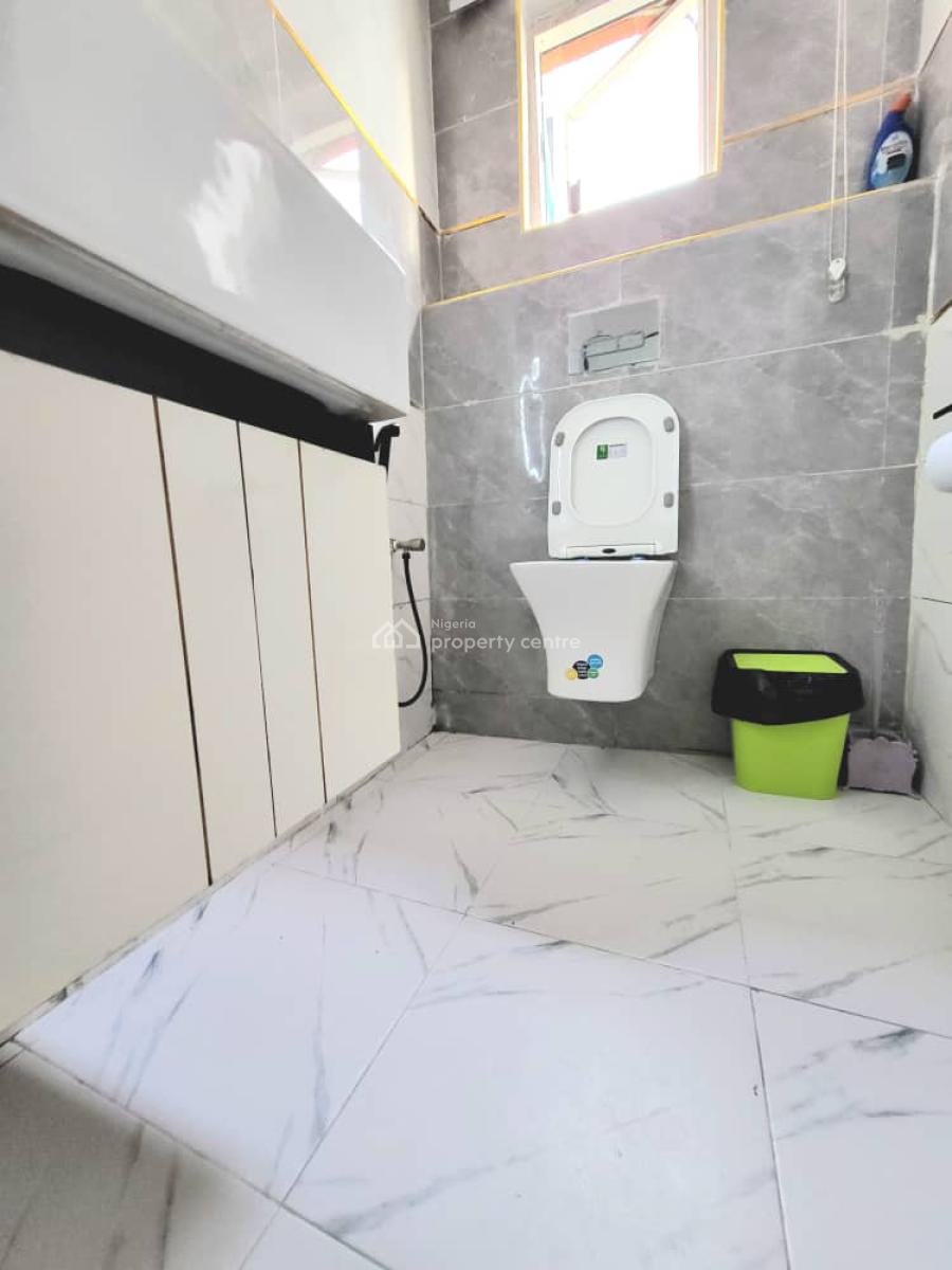 Luxury and Spacious 2 Bedroom Apartment with Pool and Elevator, Lekki Phase 1, Lekki, Lagos, Flat / Apartment for Rent