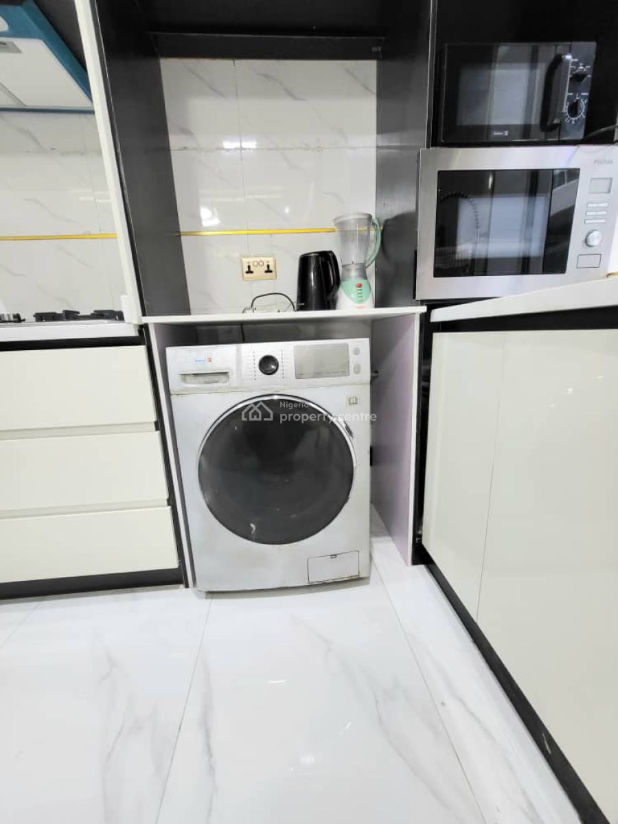 Luxury and Spacious 2 Bedroom Apartment with Pool and Elevator, Lekki Phase 1, Lekki, Lagos, Flat / Apartment for Rent