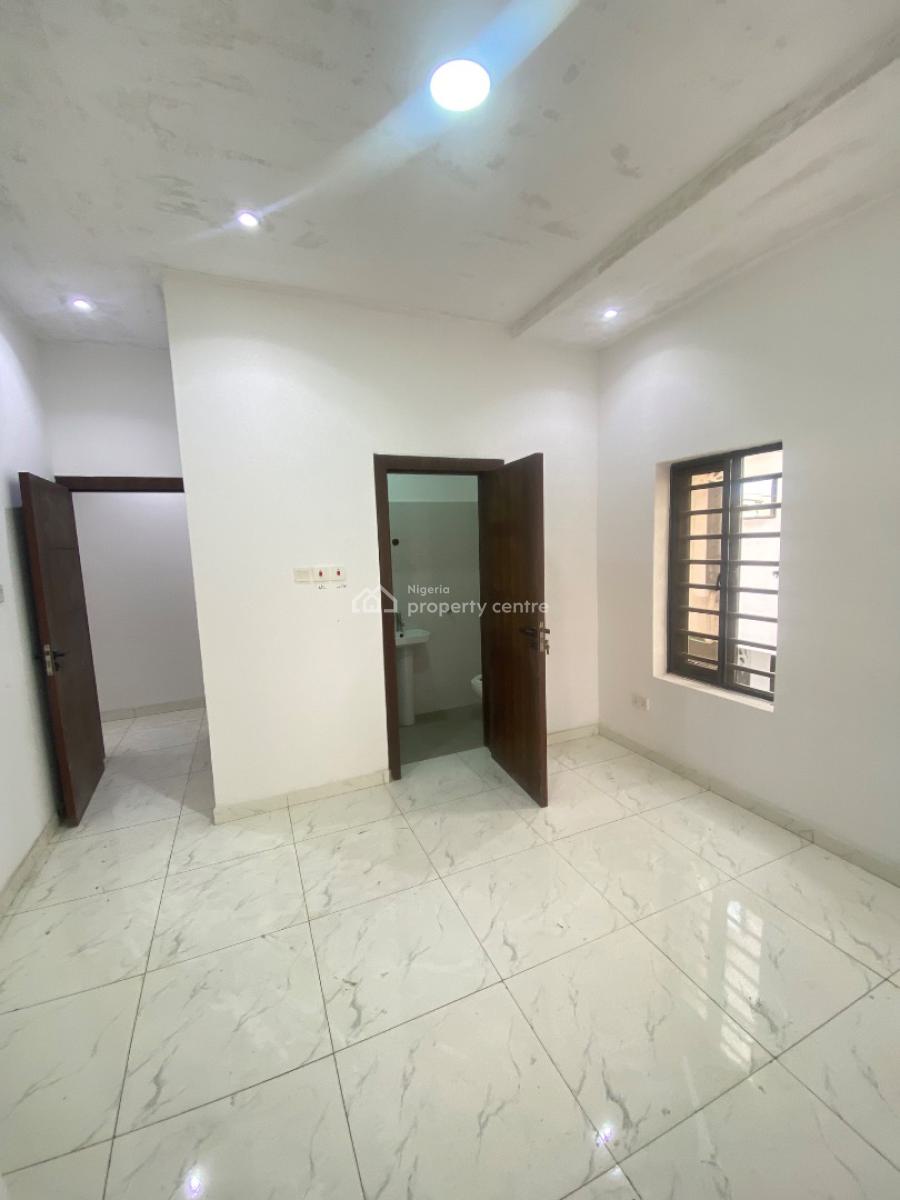 Spacious 3 Bedroom Newly Built Serviced Apartment with Gym, Off Freedom Way, Lekki Phase 1, Lekki, Lagos, Flat / Apartment for Rent