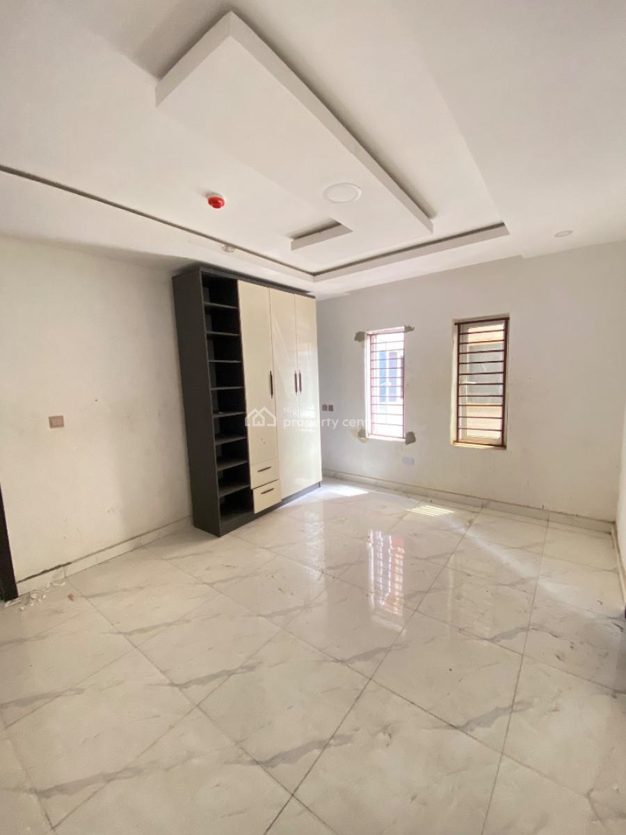 Luxury 2 Bedroom Apartment with Bq at Lekki Phase 1 with Pool and Gym, Lekki Phase 1, Lekki, Lagos, Flat / Apartment for Sale