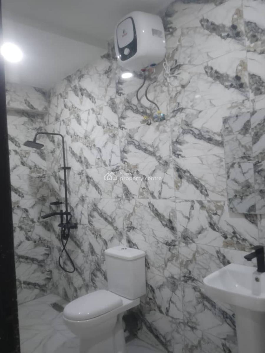 Very Neat 3 Bedrooms Flat Upstairs, Area 10, Garki, Abuja, Flat / Apartment for Rent