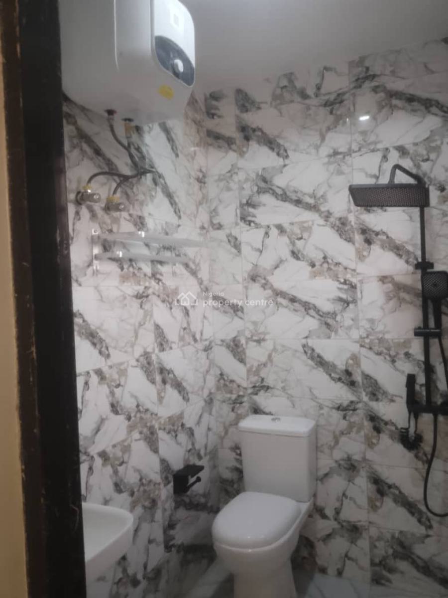 Very Neat 3 Bedrooms Flat Upstairs, Area 10, Garki, Abuja, Flat / Apartment for Rent