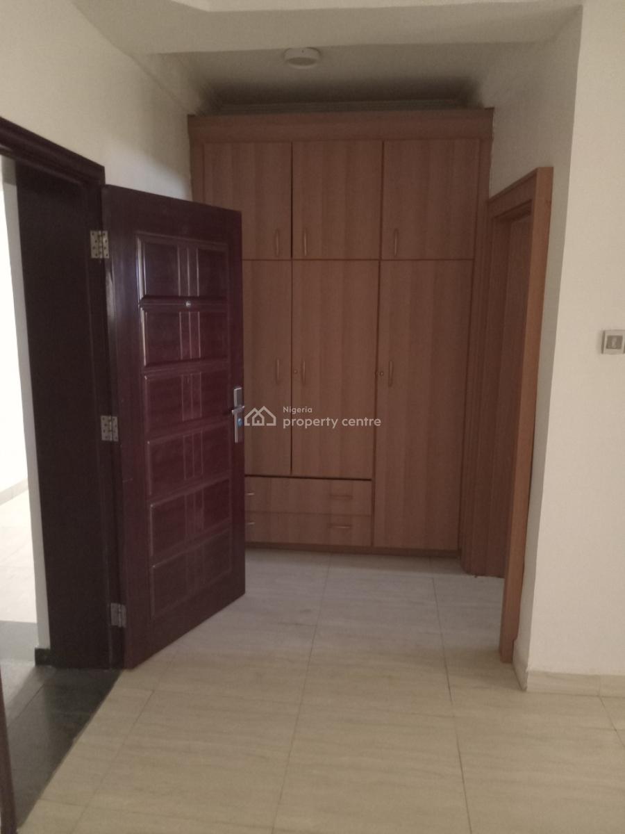 a Well-built Serviced 3 Bedroom Flat + 1bq, Utako, Abuja, Flat / Apartment for Rent
