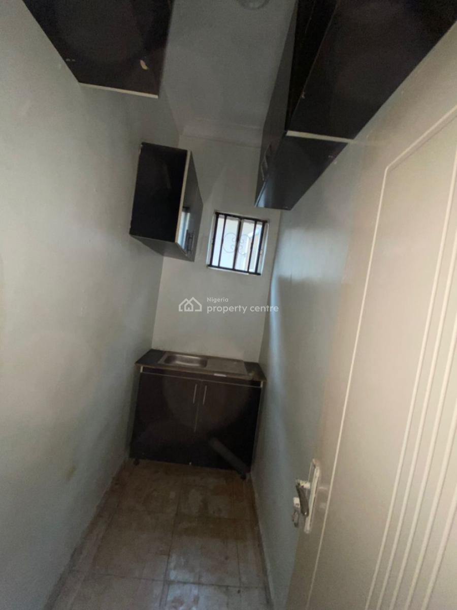Spacious Mini Flat with Its Own Kitchen in a Safe and Serene Estate, Chevron, Bera Estate, Lekki, Lagos, Mini Flat (room and Parlour) for Rent