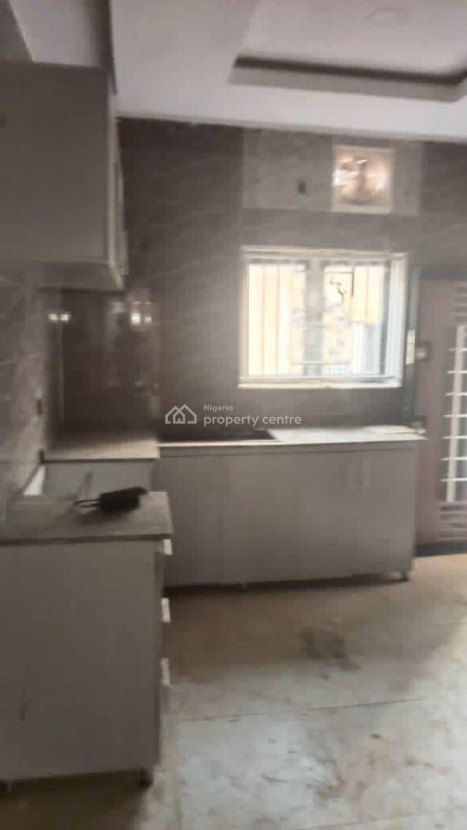 6 Rooms Office Building Directly Facing Major Road with a Hall, Facing Sango Eleyele Road, Eleyele, Ibadan, Oyo, Office Space for Sale