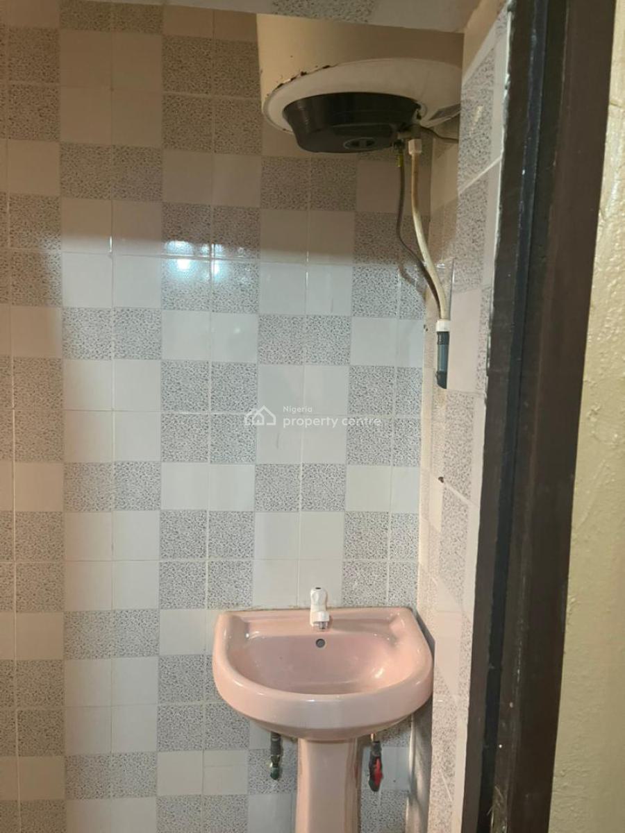 3 Bedroom Flat, Abesan Estate, Abesan, Ipaja, Lagos, Flat / Apartment for Sale