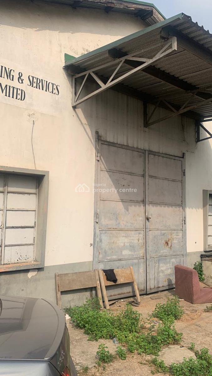 Corner Piece Warehouse on 545sqm Land, Obanikoro Street Off Ikorodu Road, Obanikoro, Shomolu, Lagos, Warehouse for Sale