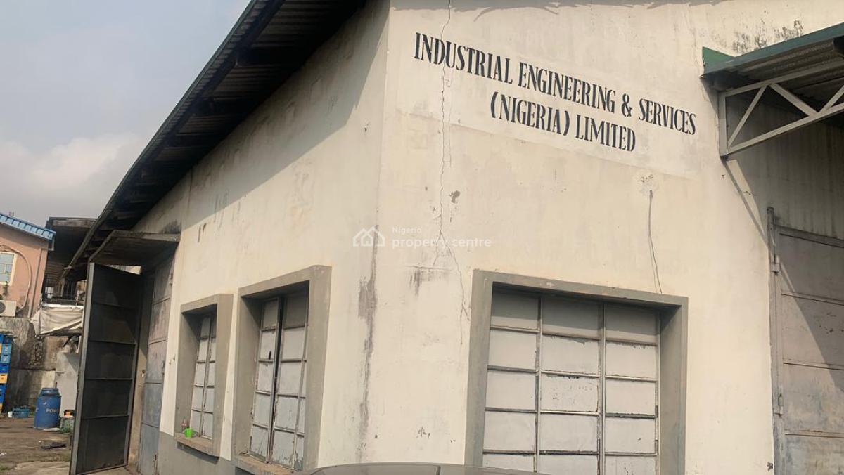 Corner Piece Warehouse on 545sqm Land, Obanikoro Street Off Ikorodu Road, Obanikoro, Shomolu, Lagos, Warehouse for Sale