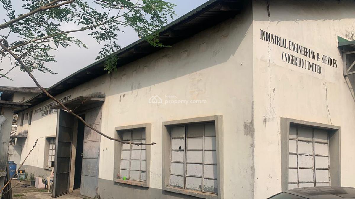 Corner Piece Warehouse on 545sqm Land, Obanikoro Street Off Ikorodu Road, Obanikoro, Shomolu, Lagos, Warehouse for Sale