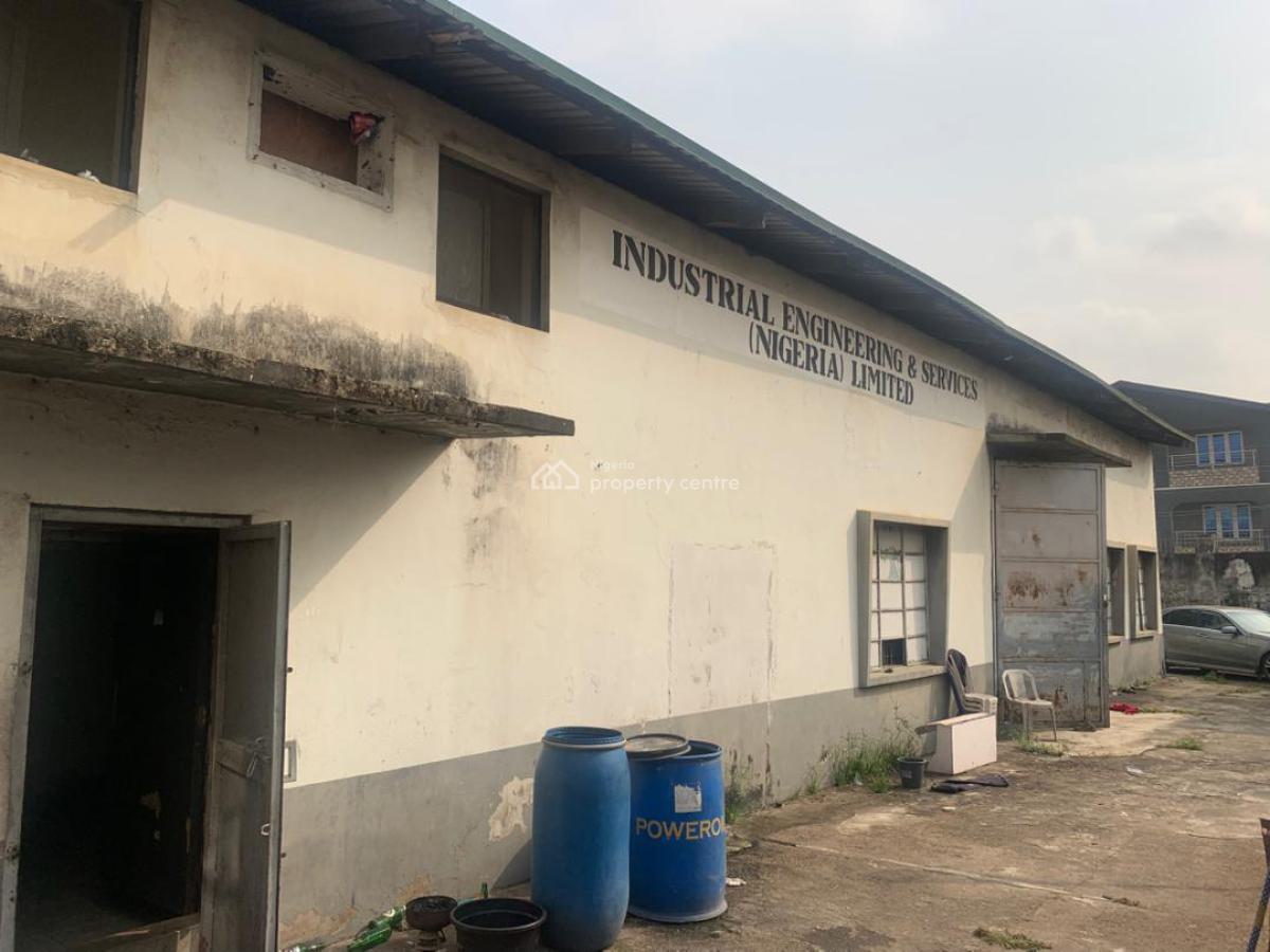 Corner Piece Warehouse on 545sqm Land, Obanikoro Street Off Ikorodu Road, Obanikoro, Shomolu, Lagos, Warehouse for Sale