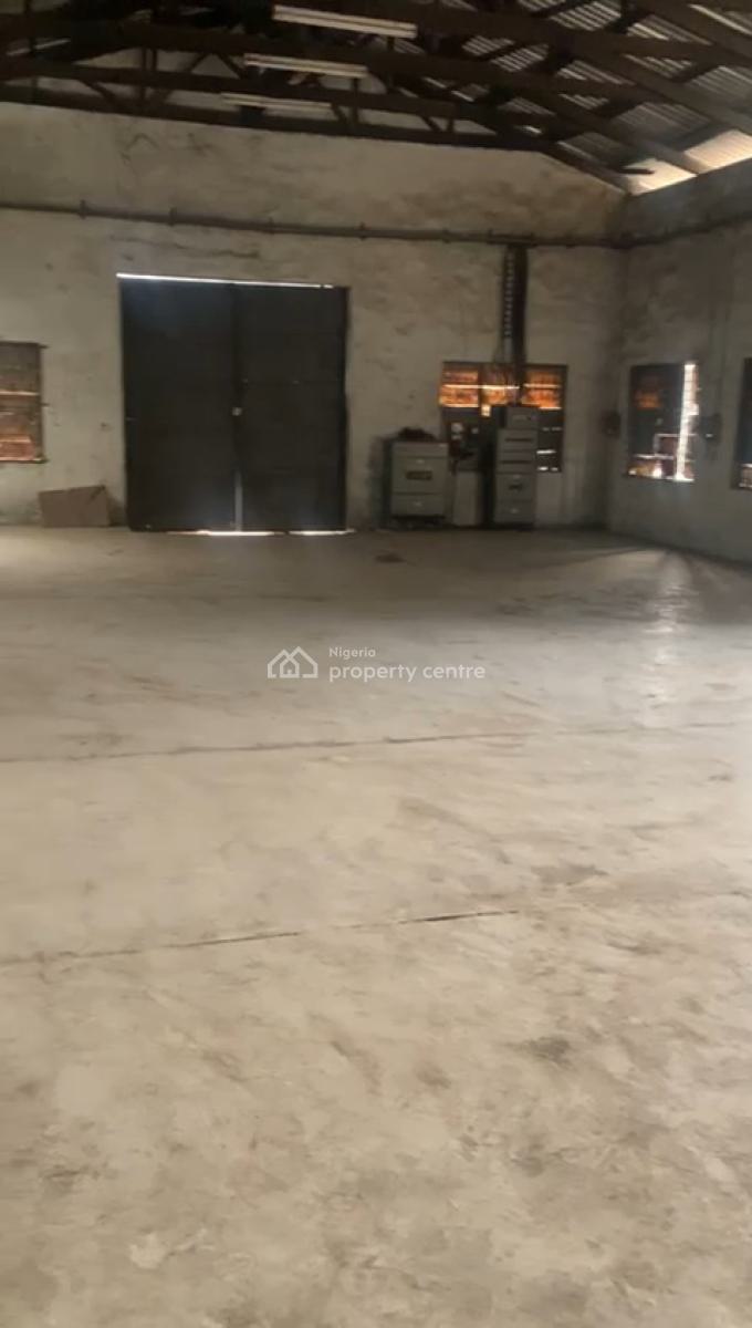 Corner Piece Warehouse on 545sqm Land, Obanikoro Street Off Ikorodu Road, Obanikoro, Shomolu, Lagos, Warehouse for Sale