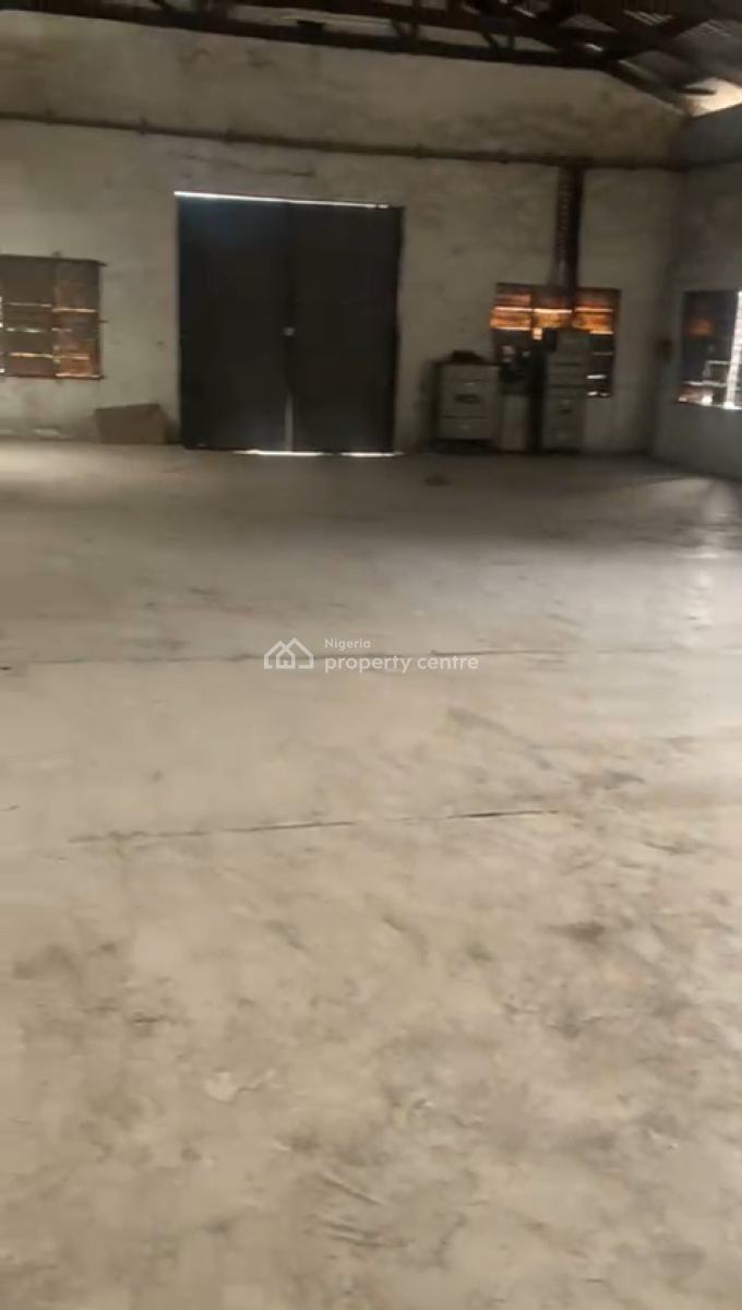 Corner Piece Warehouse on 545sqm Land, Obanikoro Street Off Ikorodu Road, Obanikoro, Shomolu, Lagos, Warehouse for Sale