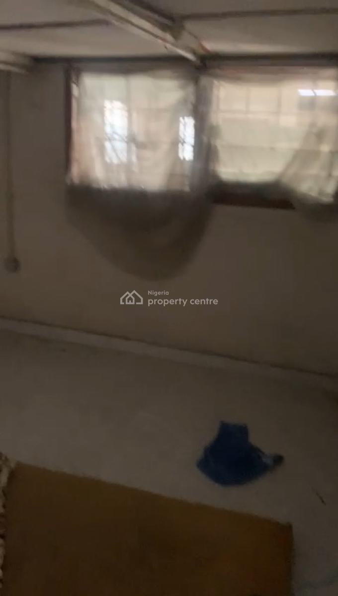 Corner Piece Warehouse on 545sqm Land, Obanikoro Street Off Ikorodu Road, Obanikoro, Shomolu, Lagos, Warehouse for Sale