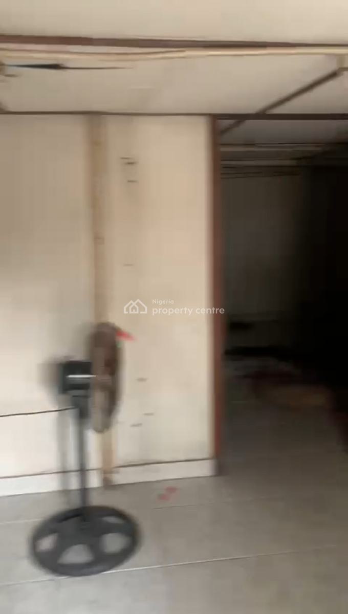 Corner Piece Warehouse on 545sqm Land, Obanikoro Street Off Ikorodu Road, Obanikoro, Shomolu, Lagos, Warehouse for Sale