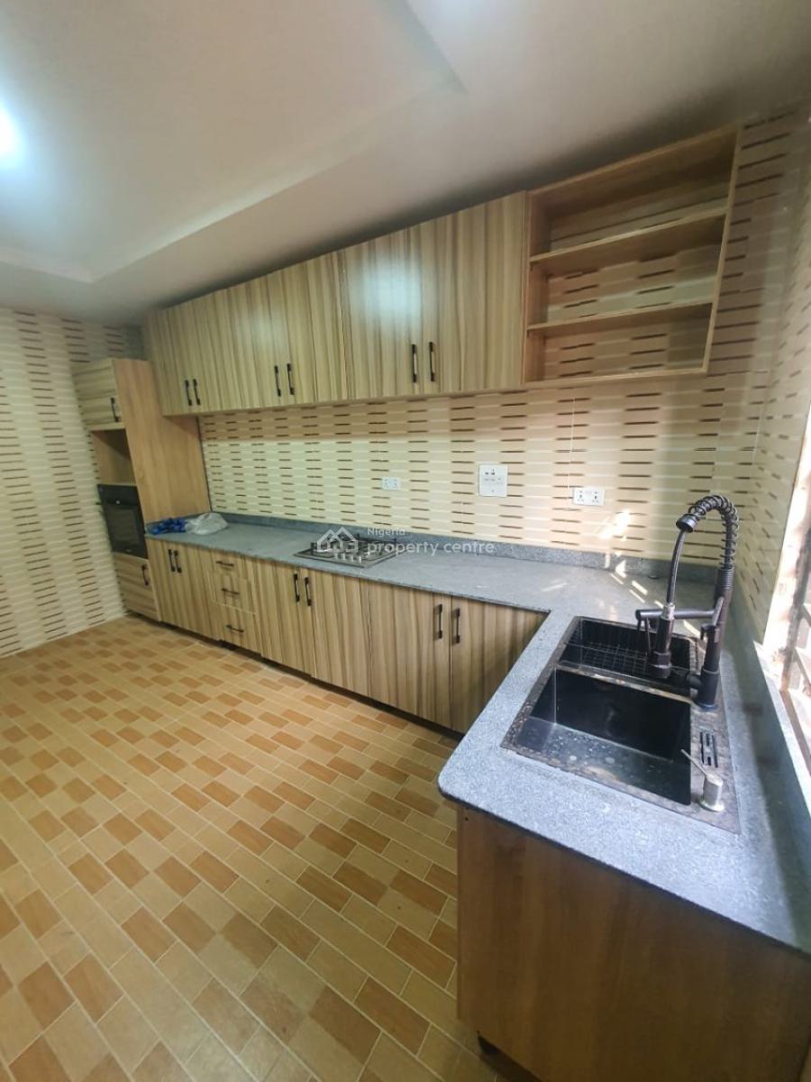 Spacious Standard 3 Bedroom Flat, Ilasan, Lekki, Lagos, Flat / Apartment for Rent