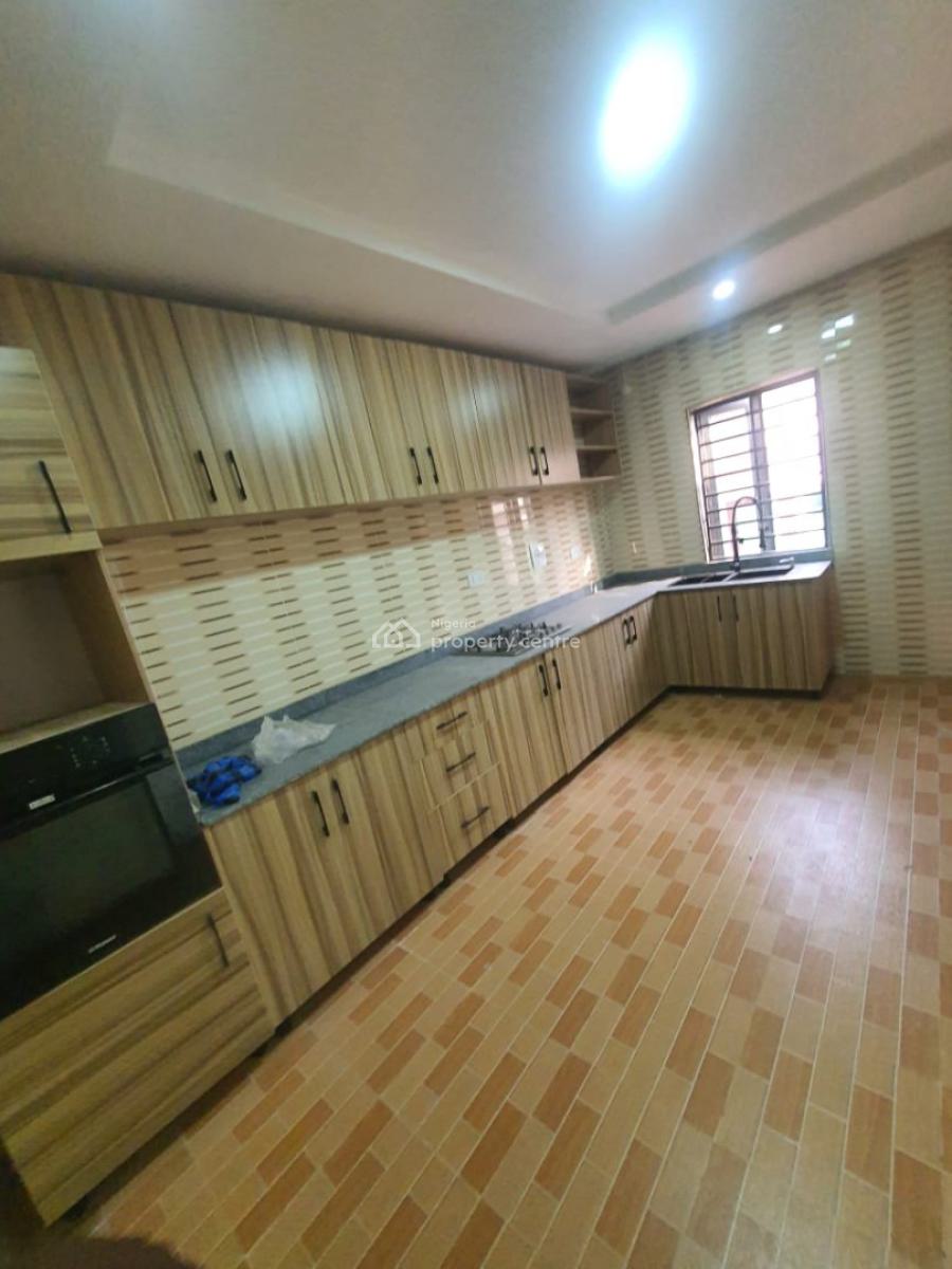 Spacious Standard 3 Bedroom Flat, Ilasan, Lekki, Lagos, Flat / Apartment for Rent
