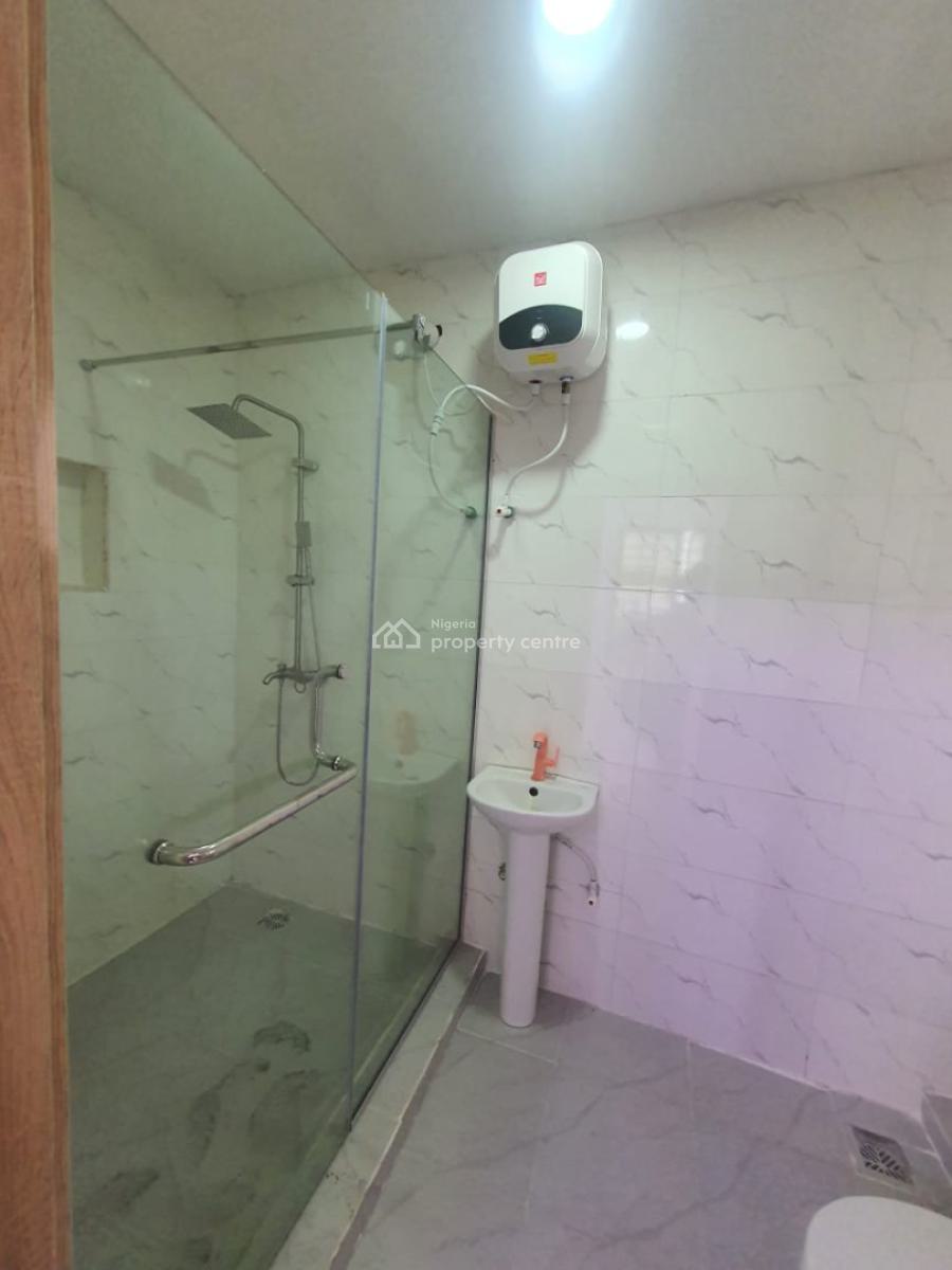 Spacious Standard 3 Bedroom Flat, Ilasan, Lekki, Lagos, Flat / Apartment for Rent