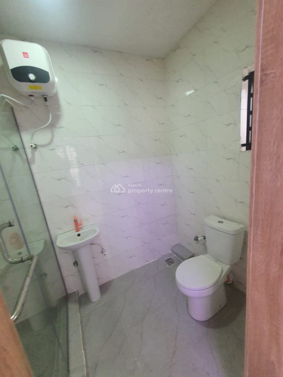 Spacious Standard 3 Bedroom Flat, Ilasan, Lekki, Lagos, Flat / Apartment for Rent