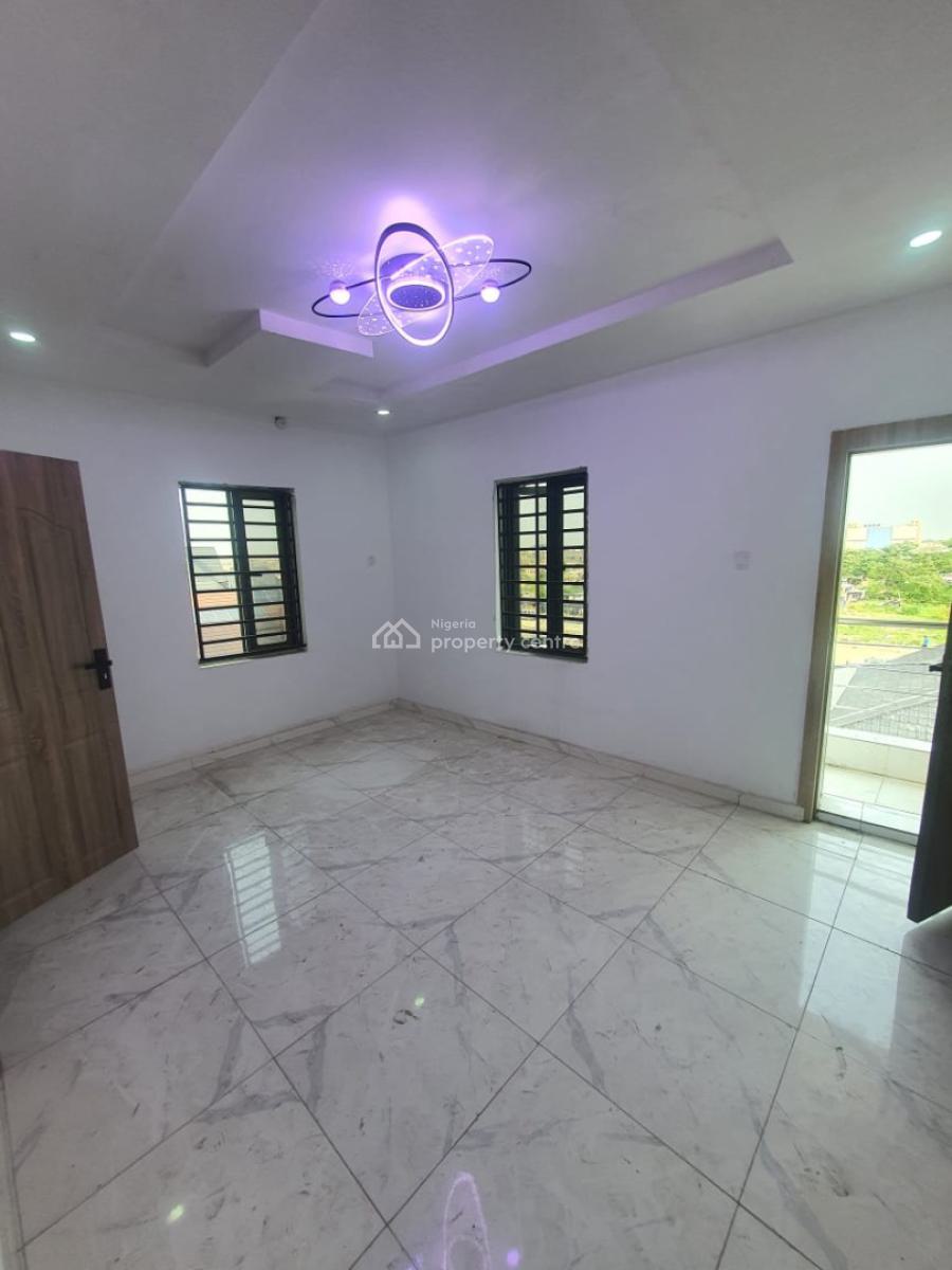 Spacious Standard 3 Bedroom Flat, Ilasan, Lekki, Lagos, Flat / Apartment for Rent