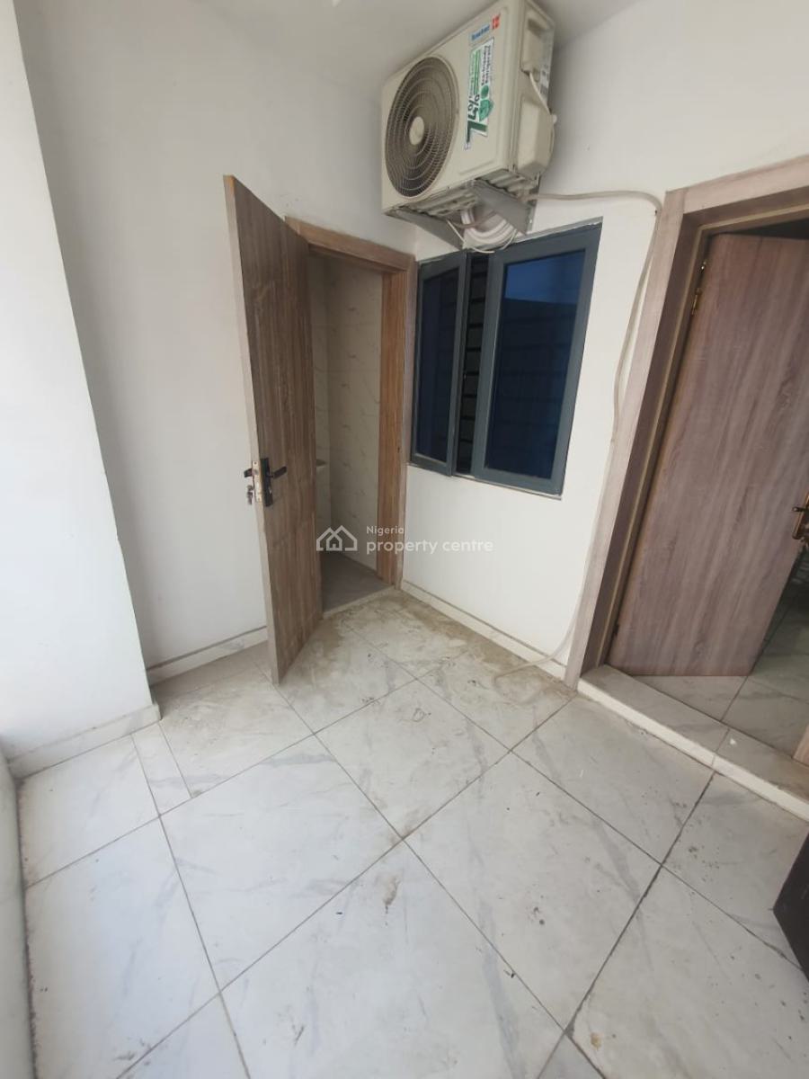 Spacious Standard 3 Bedroom Flat, Ilasan, Lekki, Lagos, Flat / Apartment for Rent
