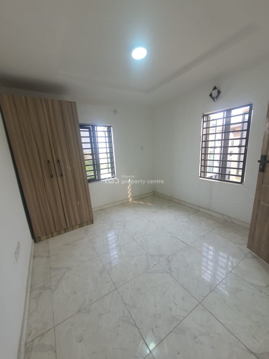 Spacious Standard 3 Bedroom Flat, Ilasan, Lekki, Lagos, Flat / Apartment for Rent