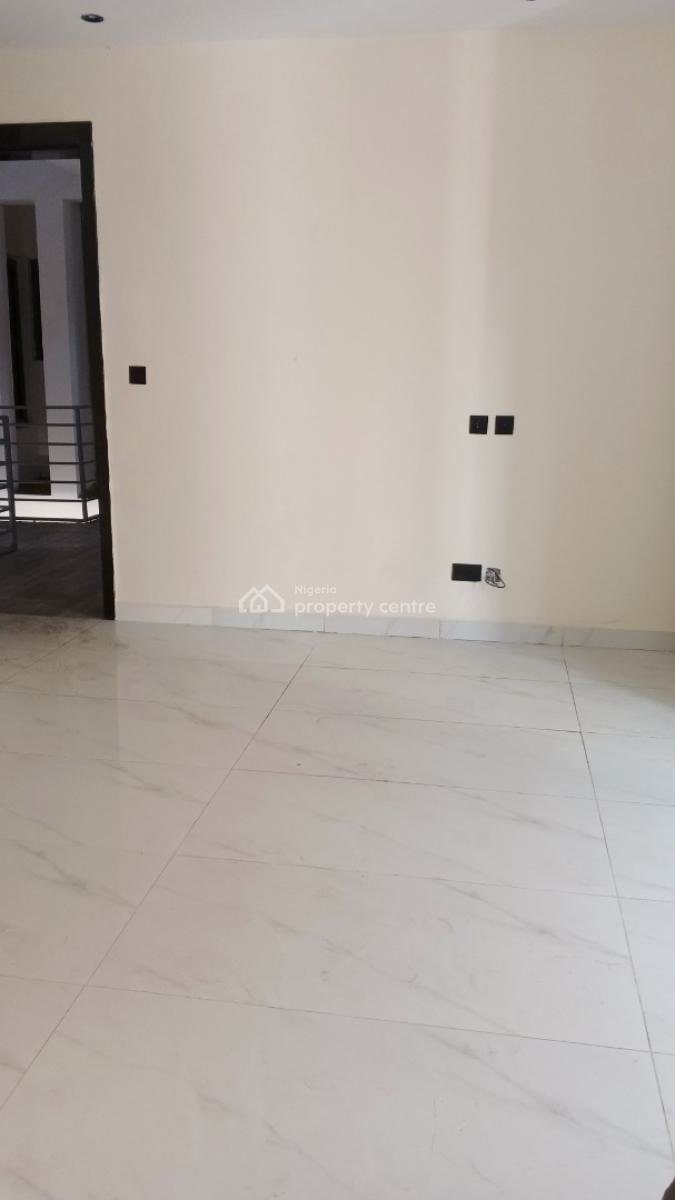 2 Bedroom Flat, Off Maiyugun Street, Ologolo, Lekki, Lagos, Flat / Apartment for Rent