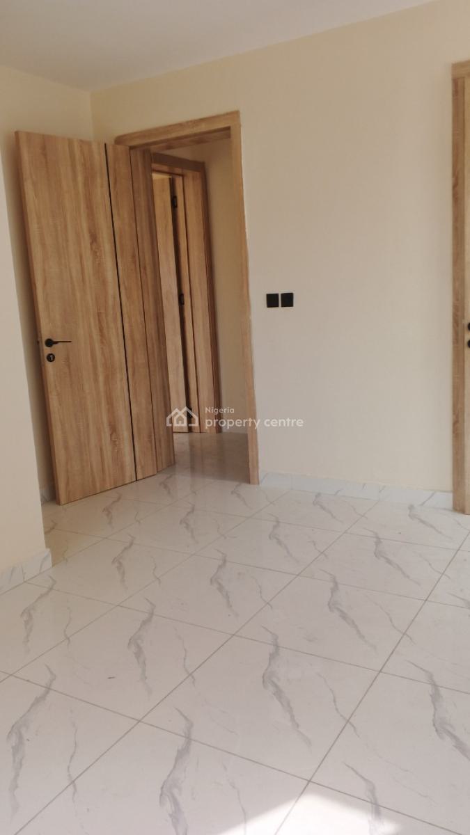 2 Bedroom Flat, Off Maiyugun Street, Ologolo, Lekki, Lagos, Flat / Apartment for Rent