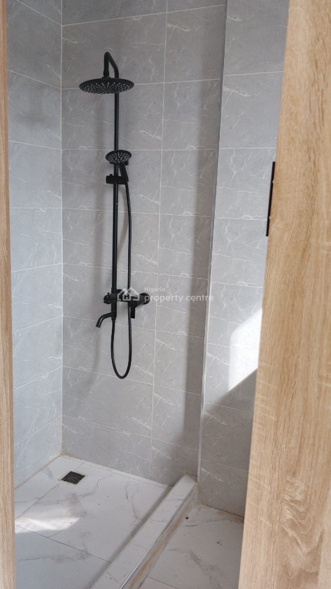 2 Bedroom Flat, Off Maiyugun Street, Ologolo, Lekki, Lagos, Flat / Apartment for Rent