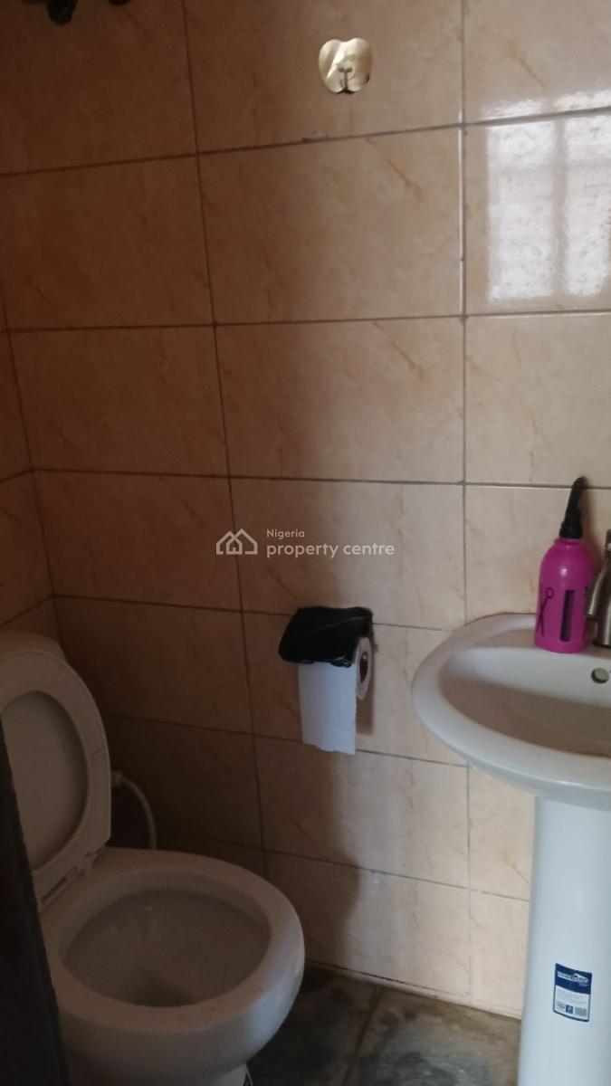 2 Bedroom Flat, Off Maiyugun Street, Ologolo, Lekki, Lagos, Flat / Apartment for Rent