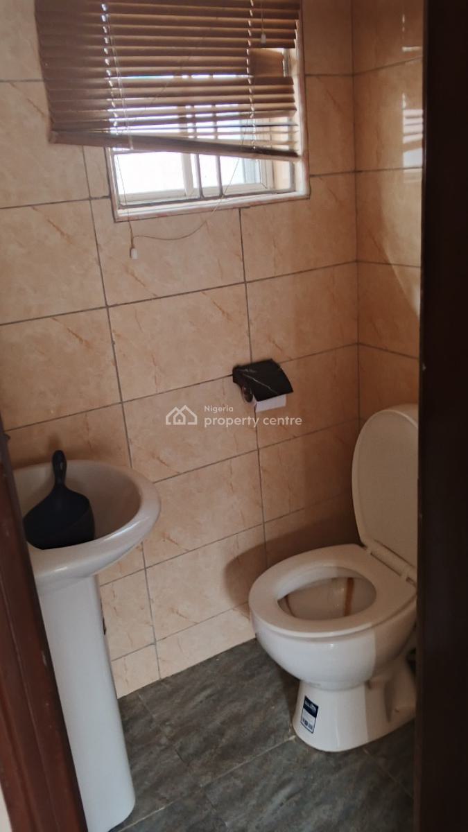 2 Bedroom Flat, Off Maiyugun Street, Ologolo, Lekki, Lagos, Flat / Apartment for Rent