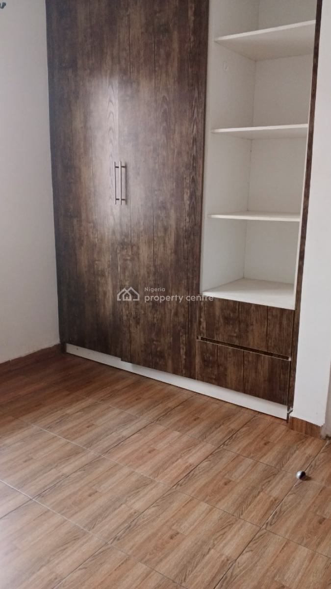 2 Bedroom Flat, Off Maiyugun Street, Ologolo, Lekki, Lagos, Flat / Apartment for Rent